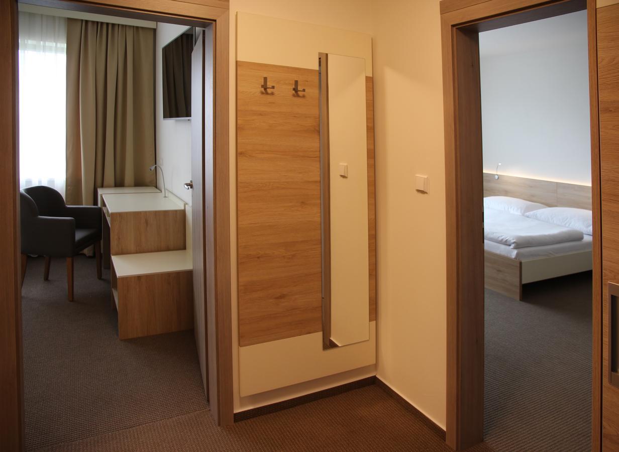 Hotel Devitka Янов Екстер'єр фото