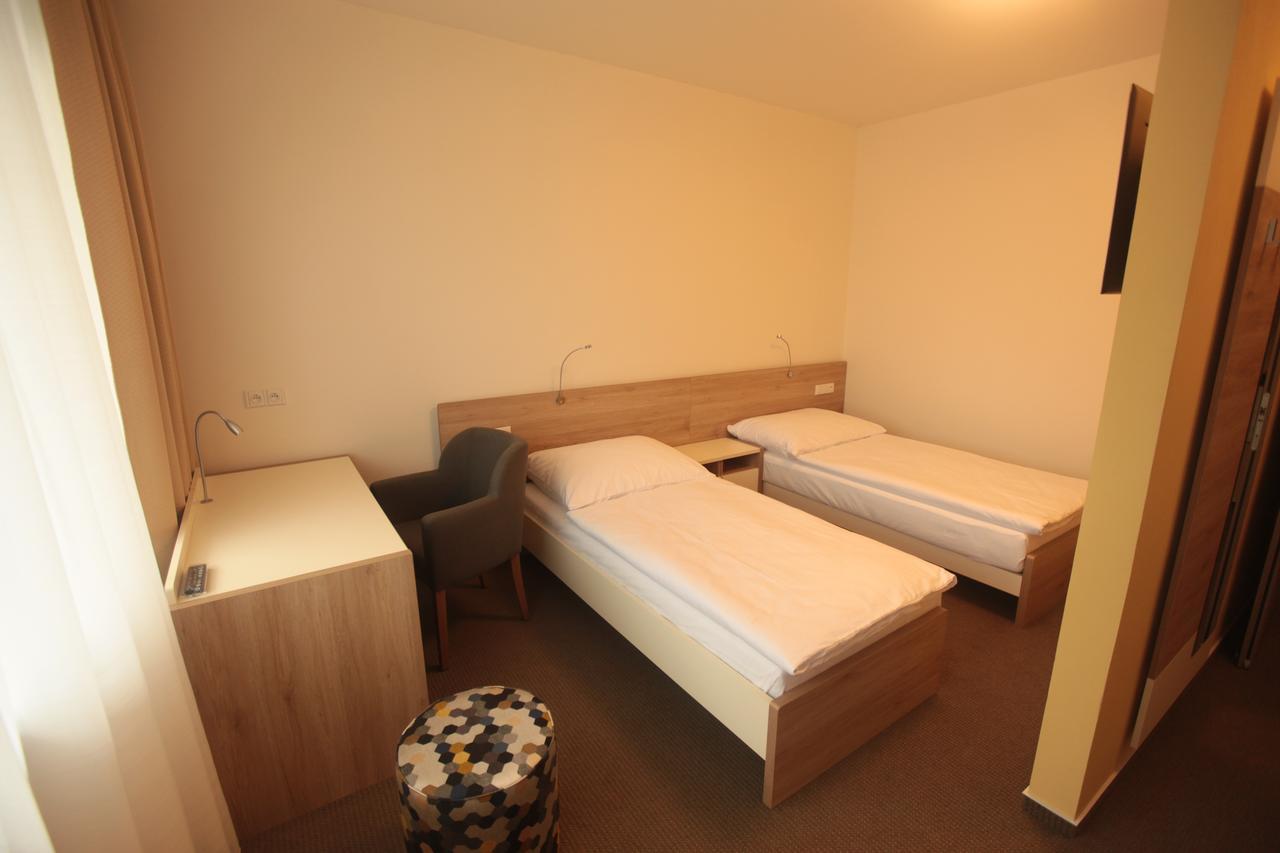 Hotel Devitka Янов Екстер'єр фото