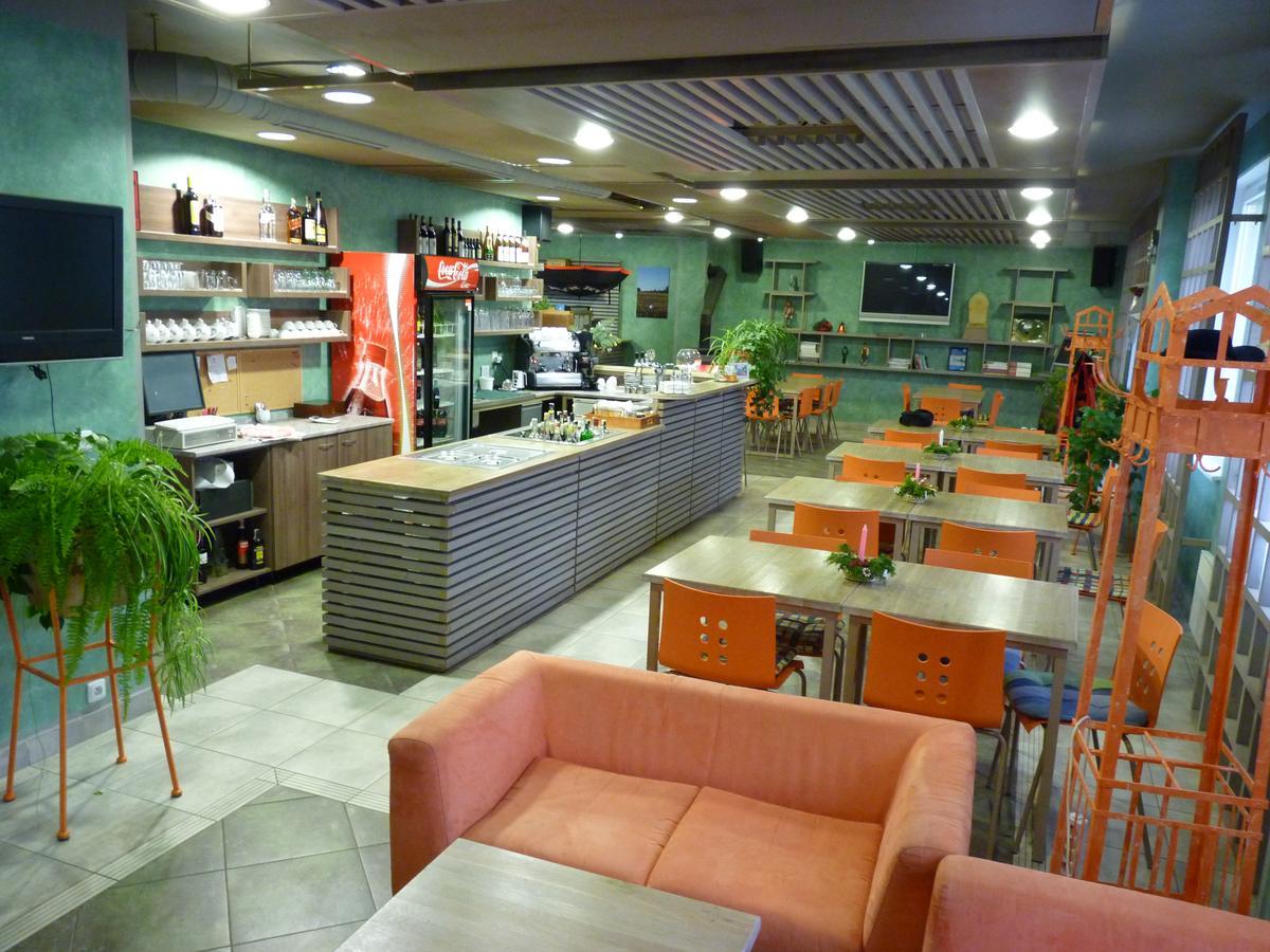 Hotel Devitka Янов Екстер'єр фото