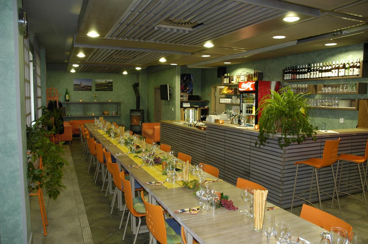 Hotel Devitka Янов Екстер'єр фото